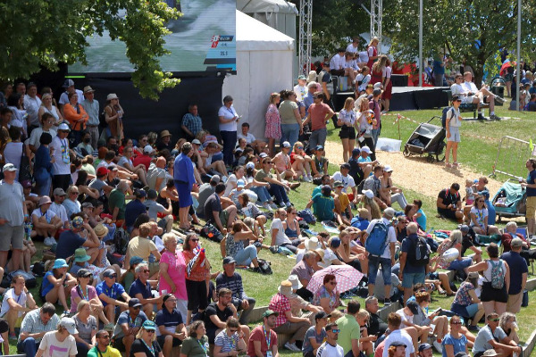 Szenenbild aus "Boot und Spiele:  50 Jahre Augsburger Eiskanal" | Bild: Neumann