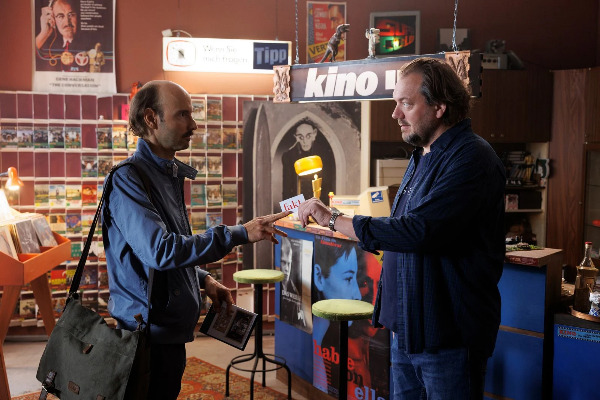 Szenenbild aus "Der Held vom Bahnhof Friedrichstraße" | Bild: Warner