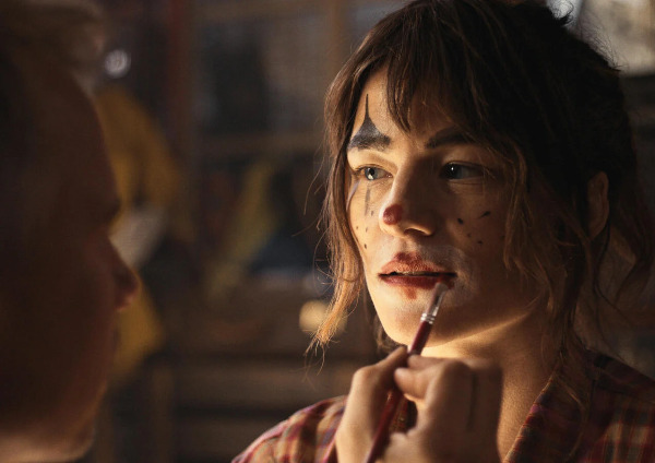 Szenenbild aus "Vier minus Drei" | Bild: Alamode